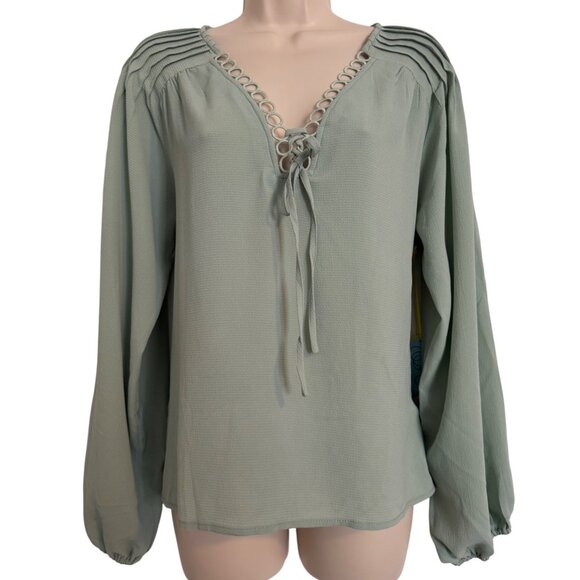 CeCe Circular Trim Pin Tuck Blouse Size Medium Textured Fabric NWT $79 Green - Picture 1 of 8